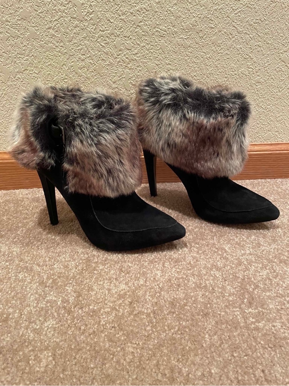 Via Spiga Black Suede Pointed Toe Stiletto Heels Faux Fur Trim 8M
